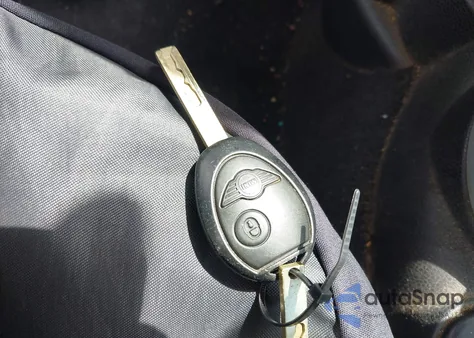 2004 Mini Cooper из США, поврежденный, VIN WMWRC33494TC53465